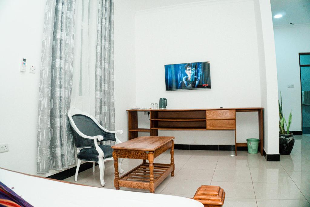 TV a/nebo společenská místnost v ubytování 64 ZENJ HOUSE Luxury AIRPORT HOTEL