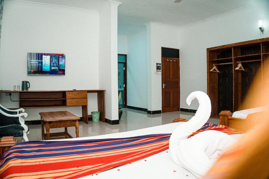 TV a/nebo společenská místnost v ubytování 64 ZENJ HOUSE Luxury AIRPORT HOTEL
