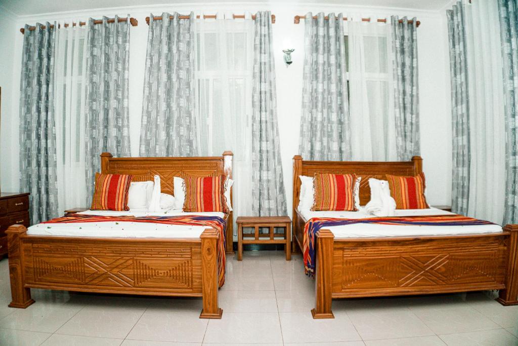 Postel nebo postele na pokoji v ubytování 64 ZENJ HOUSE Luxury AIRPORT HOTEL