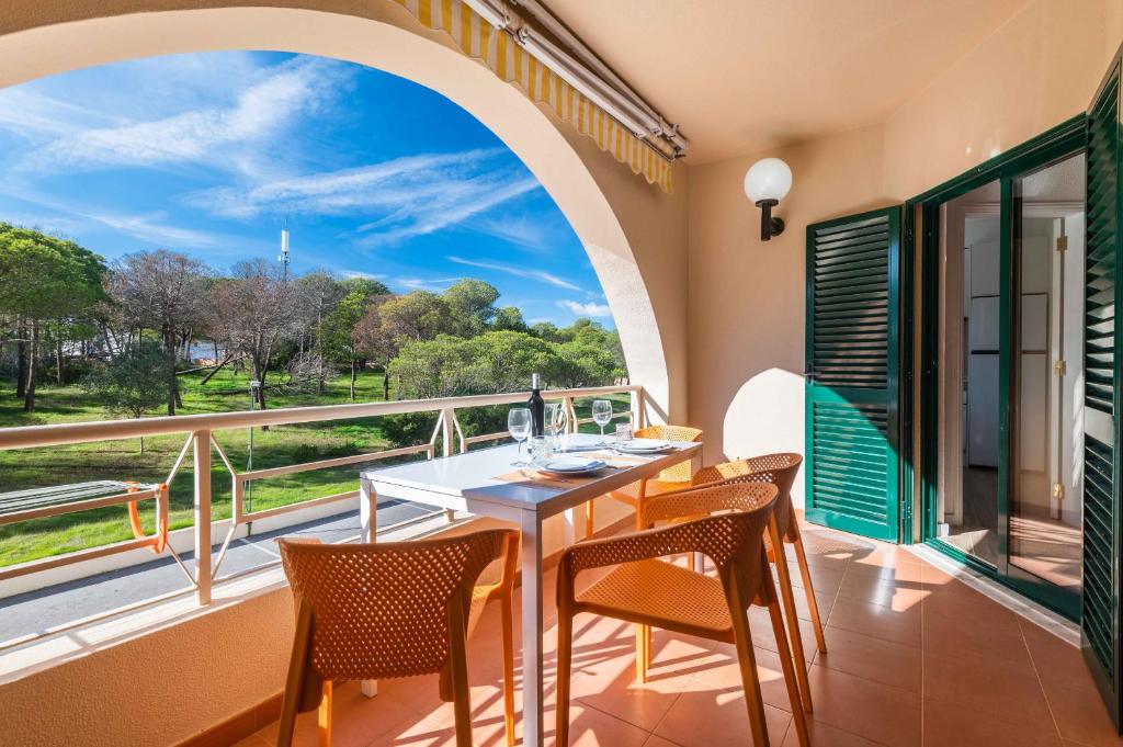 Salgados 1 Bedroom Apartment - 500m from the Beach