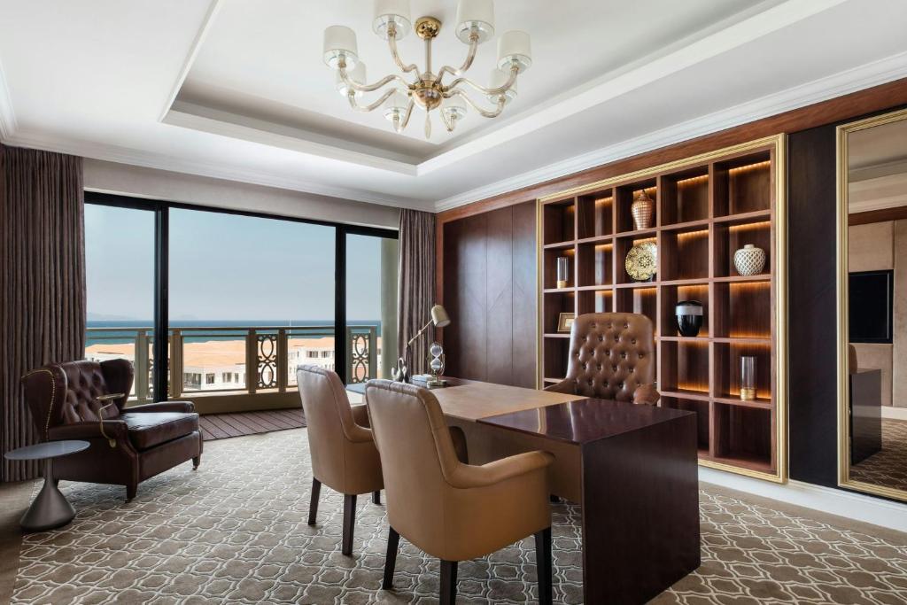 Posezení v ubytování Sheraton Grand Danang Beach Resort & SPA