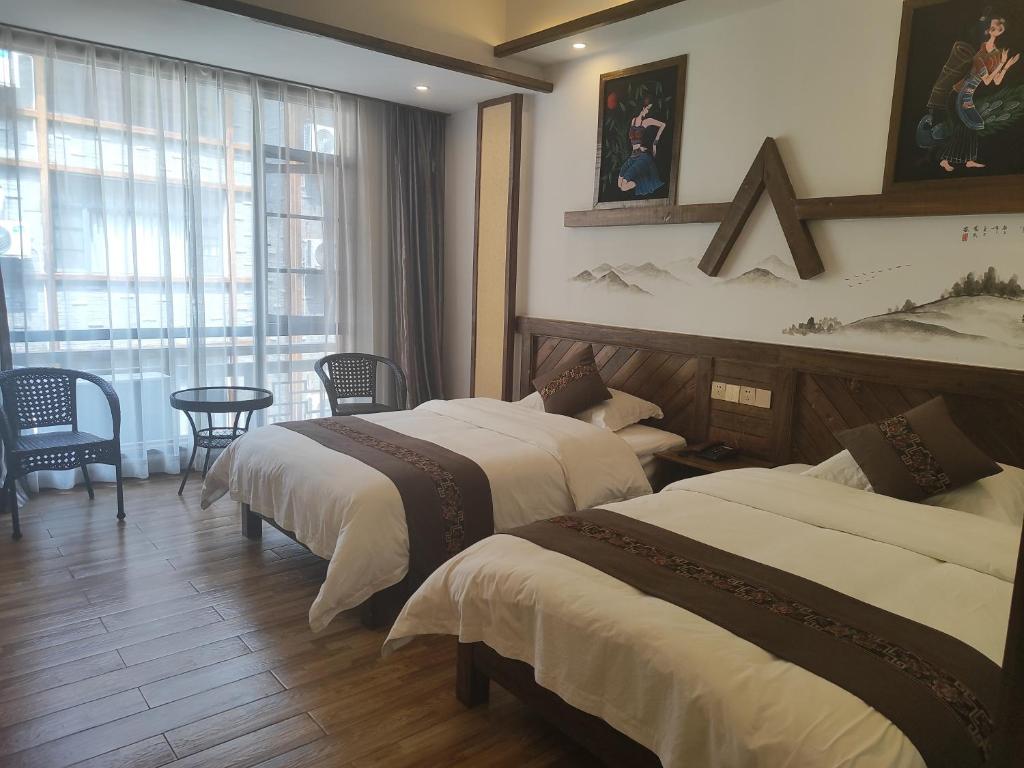 Postel nebo postele na pokoji v ubytování Louzhongxiaoge Inn