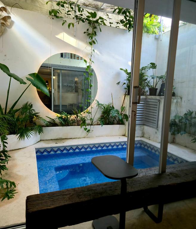 Bazén v ubytování HOM Hostel Boutique nebo v jeho okolí