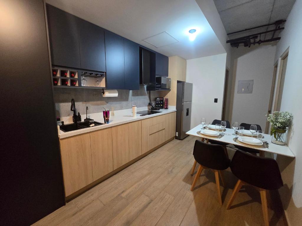 1609 Barrio W - Two-Bedroom Deluxe Apartment
