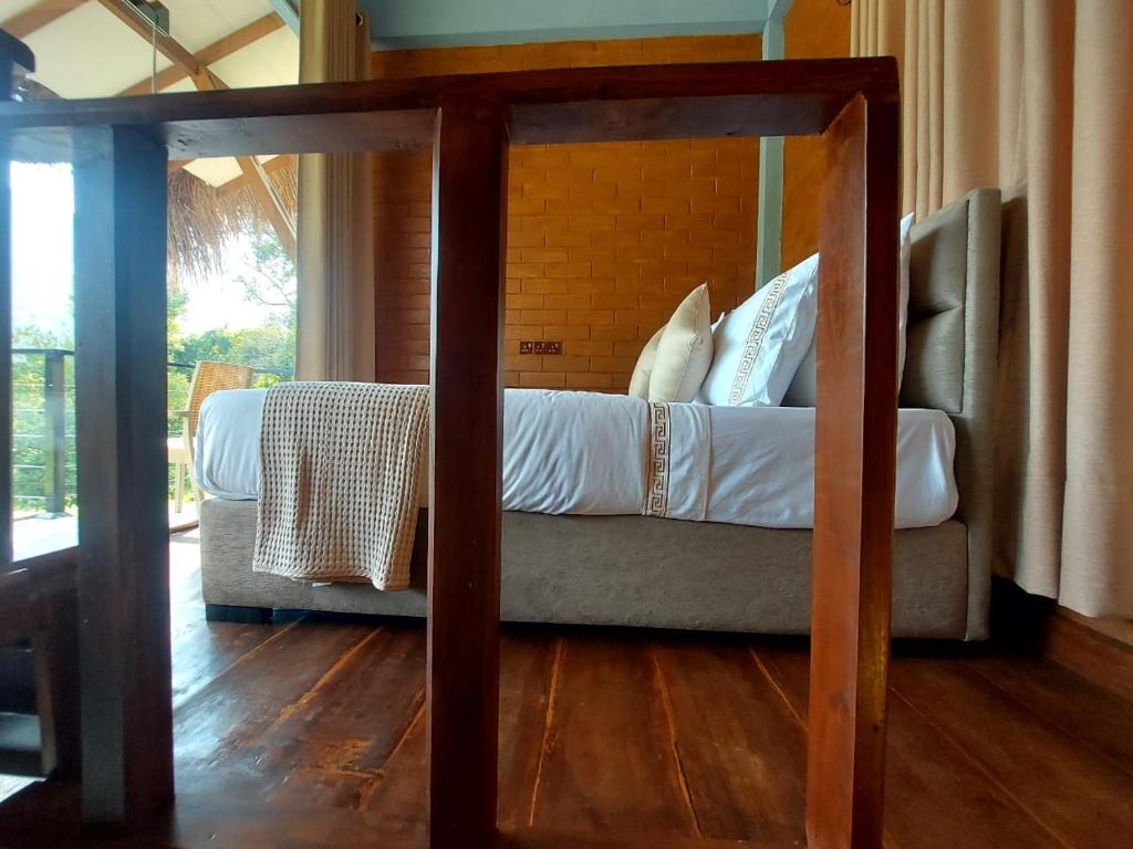 Postel nebo postele na pokoji v ubytování Redstone Cottage Gal Oya