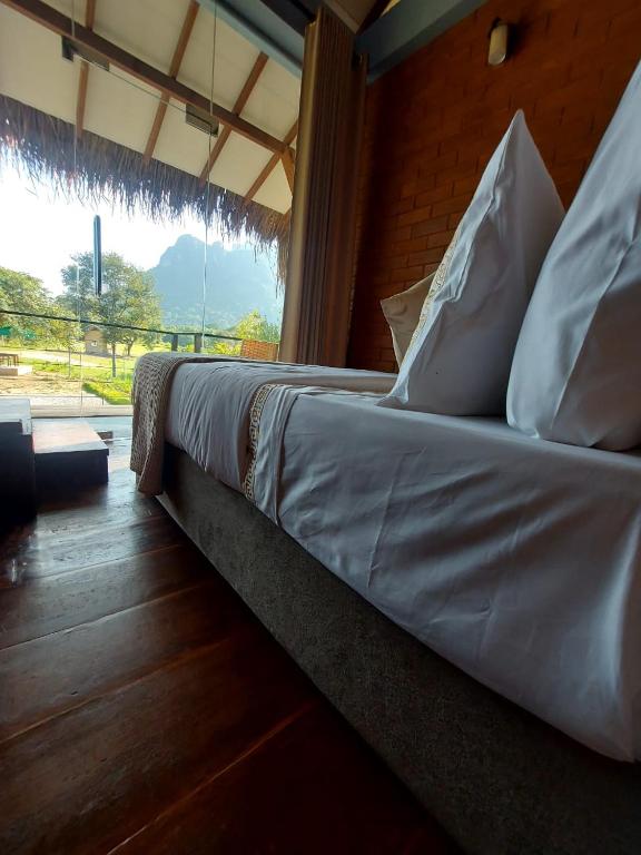 Postel nebo postele na pokoji v ubytování Redstone Cottage Gal Oya