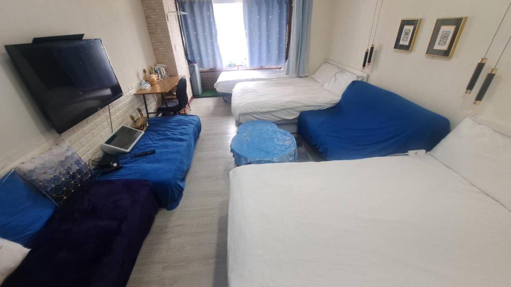 Postel nebo postele na pokoji v ubytování 台北寵愛之家 taipei favor inn-寵物友善小栈