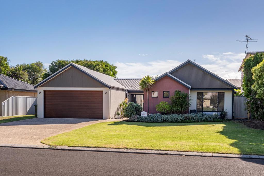 Το κτήριο όπου στεγάζεται  η παραθεριστική κατοικία