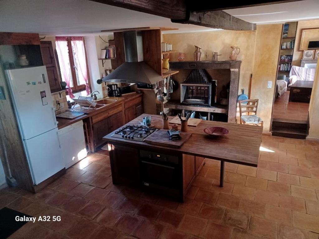Kuchyň nebo kuchyňský kout v ubytování Grand gîte de groupe