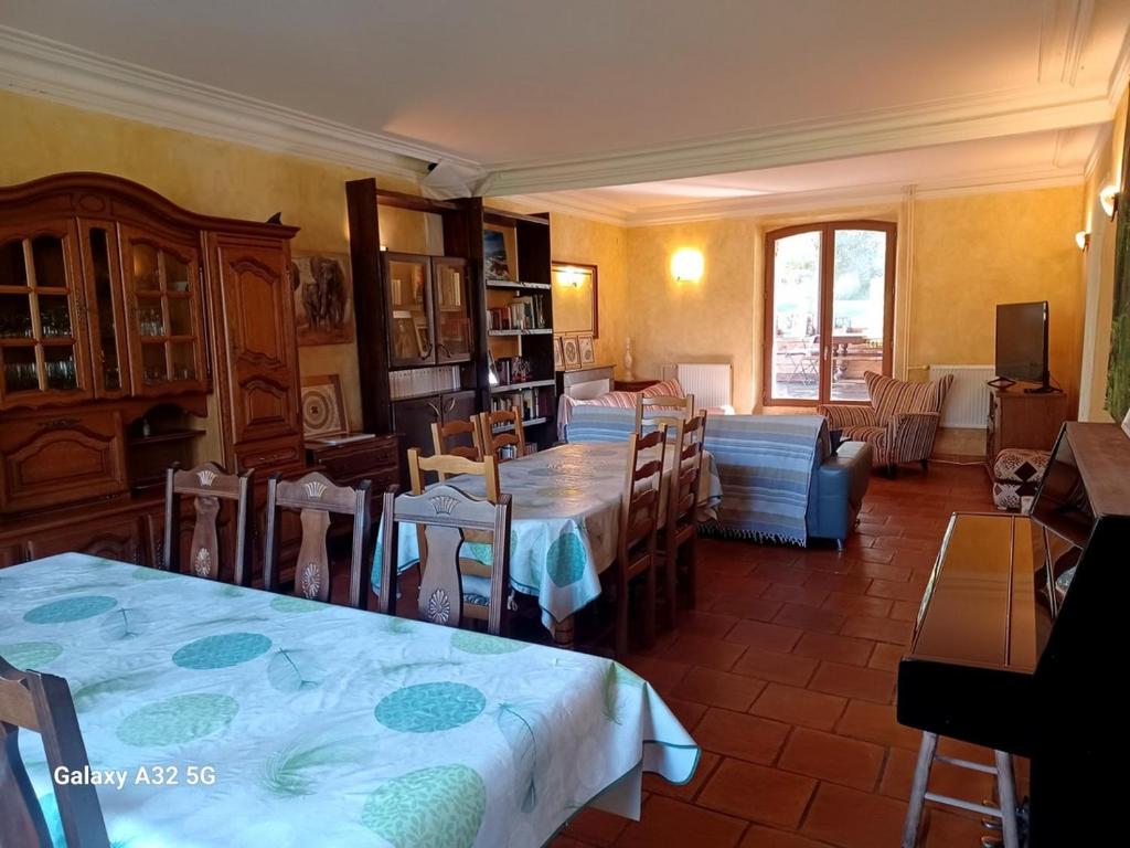 Postel nebo postele na pokoji v ubytování Grand gîte de groupe