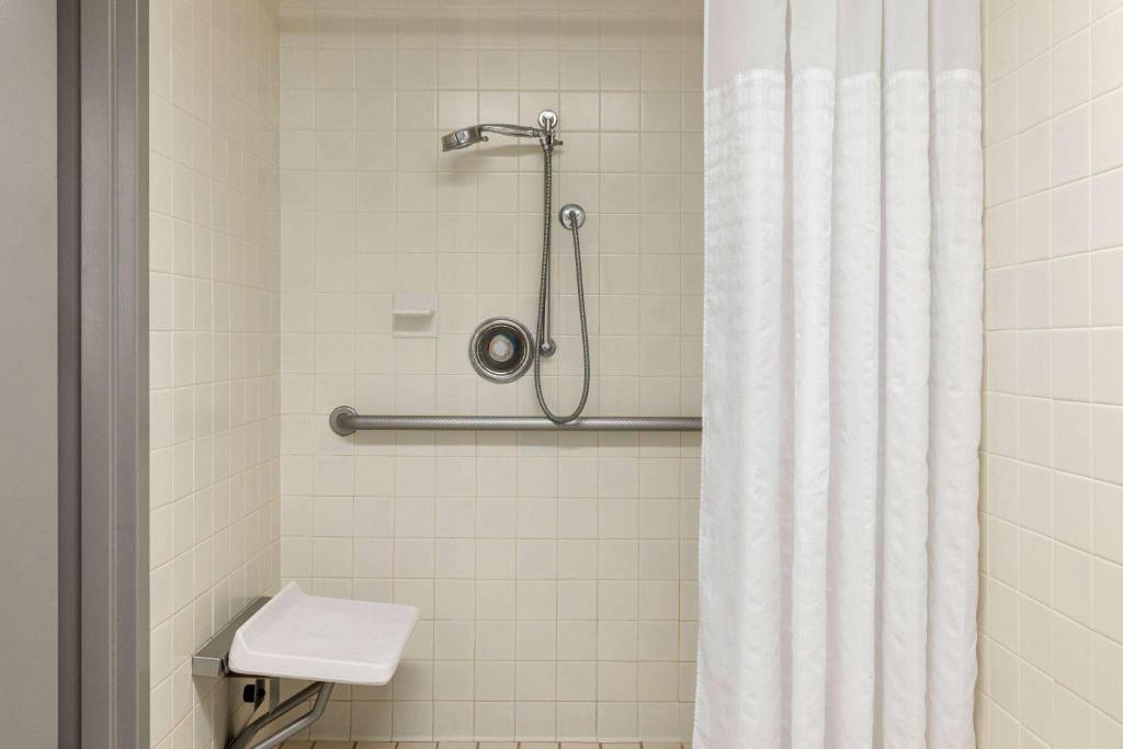 Days Inn by Wyndham Grand Island I-80 photo