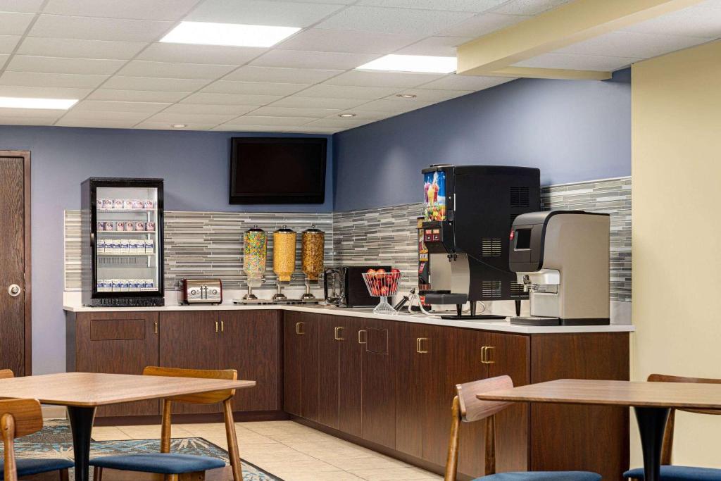 Days Inn by Wyndham Grand Island I-80 photo