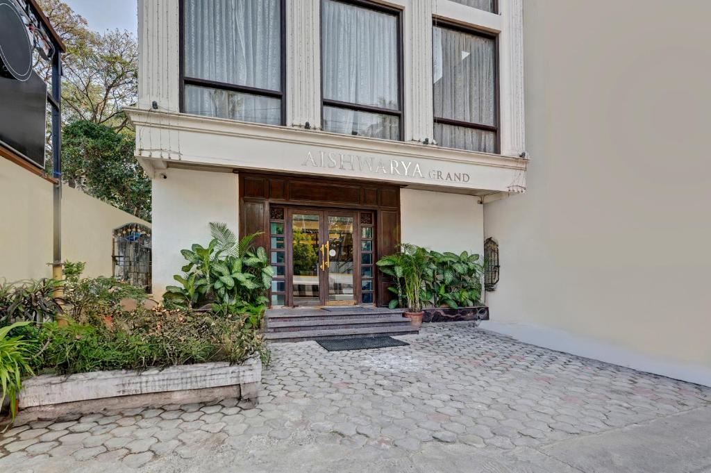 Exteriér nebo vchod ubytování Treebo Aishwarya Grand