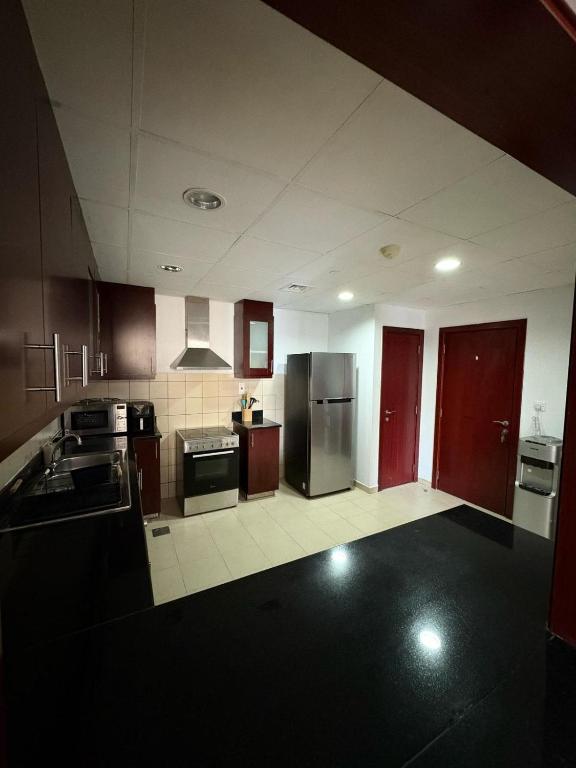 Cucina o angolo cottura di Horizon Rooms JBR