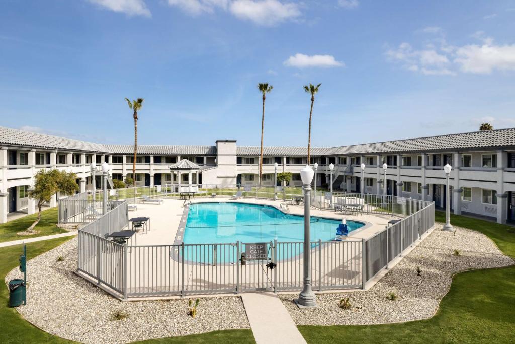 an image of a swimming pool at a building at Spark By Hilton Santa Nella in Santa Nella