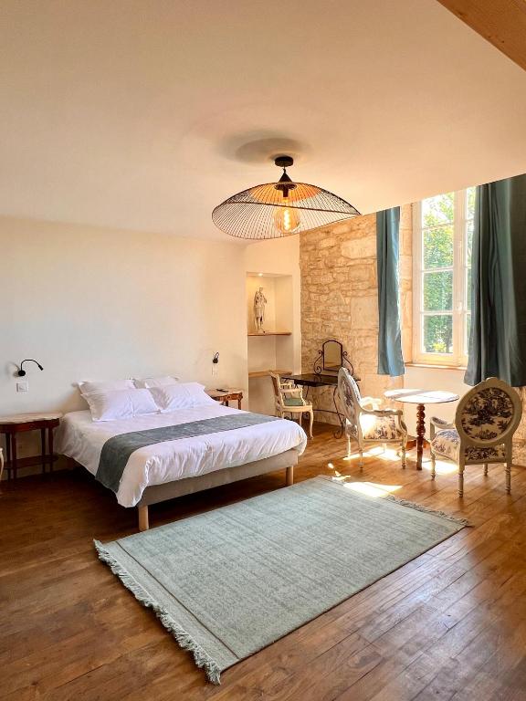 Postel nebo postele na pokoji v ubytování Château d'Aynac