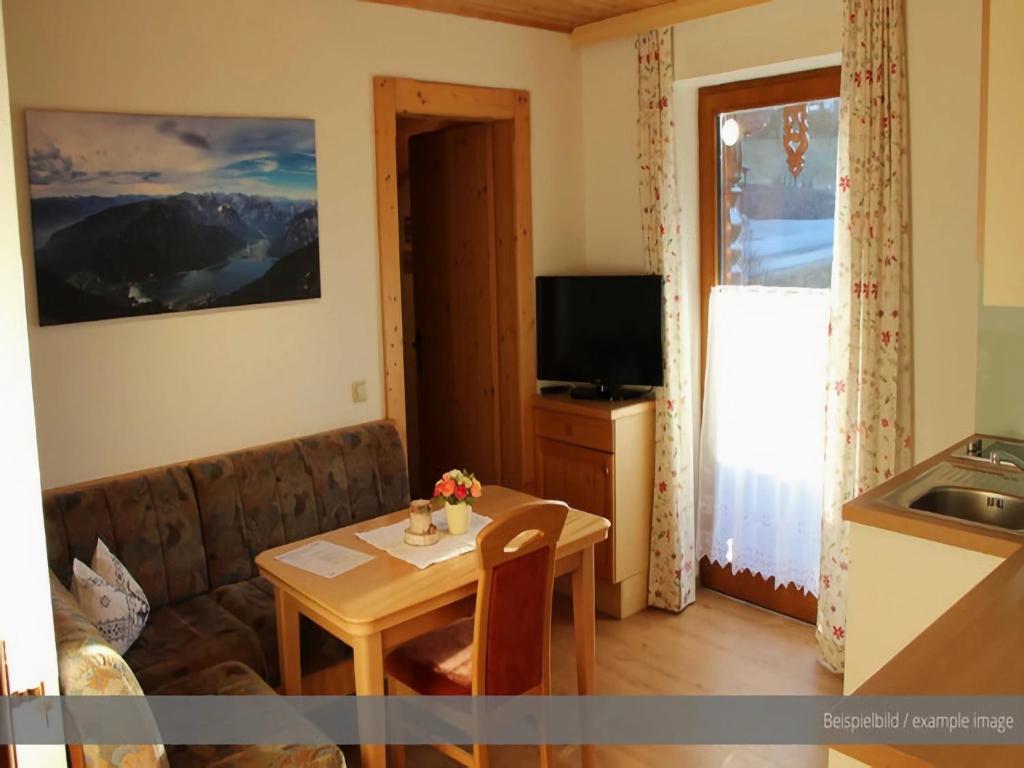 Televízia a/alebo spoločenská miestnosť v ubytovaní Apartment at the Achensee with terrace