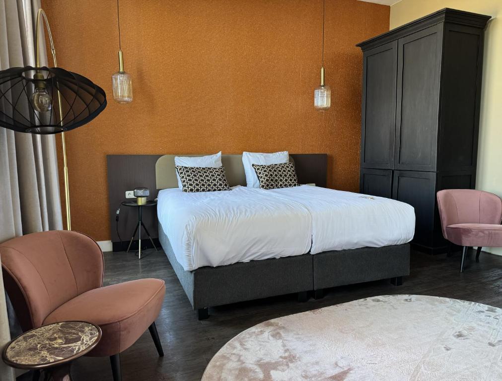 Postel nebo postele na pokoji v ubytování MERICI Hotel Sittard