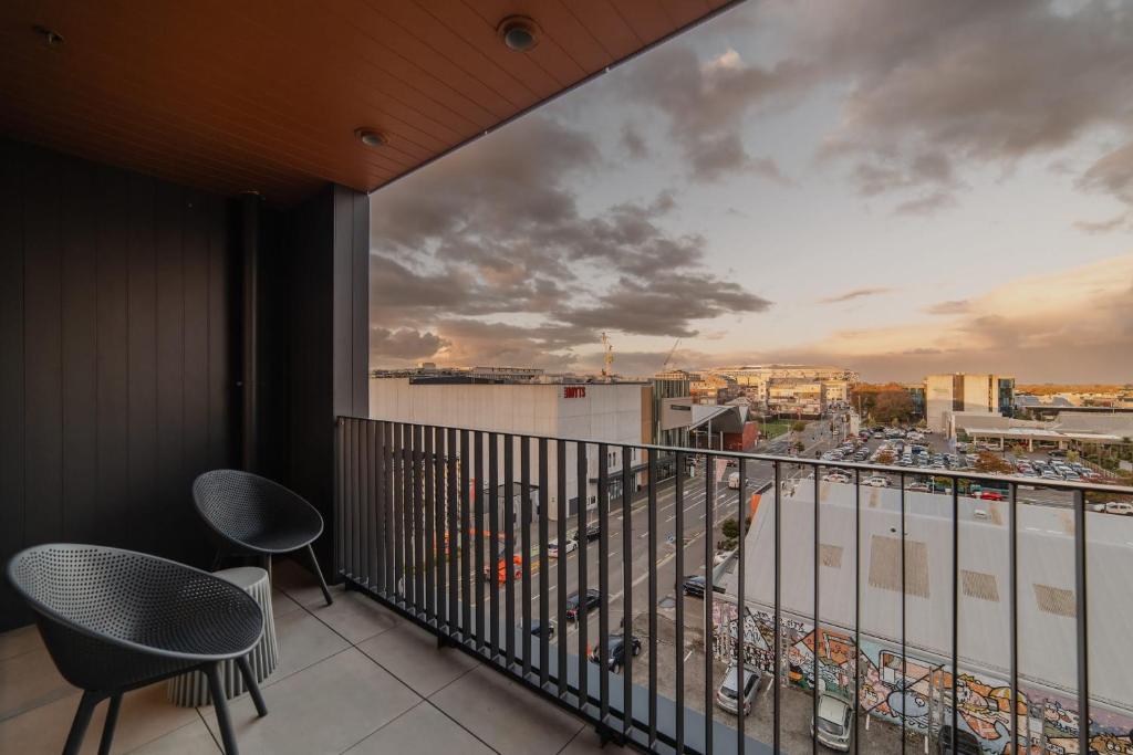 Central 1BR Apt - Balcony Kitchen & Bath - Resim 3