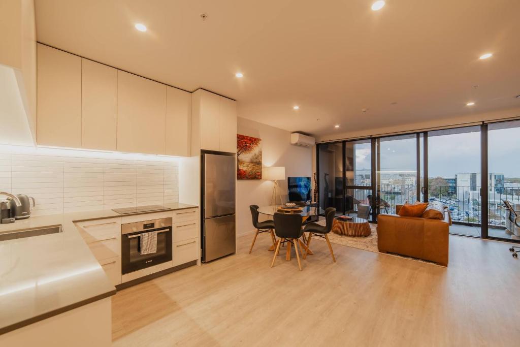 Central 1BR Apt - Balcony Kitchen & Bath - Resim 14
