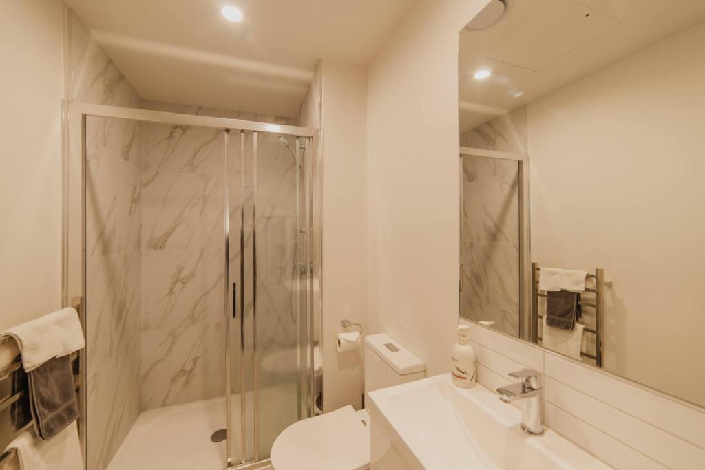 Central 1BR Apt - Balcony Kitchen & Bath - Resim 22