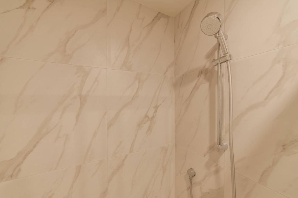 Central 1BR Apt - Balcony Kitchen & Bath - Resim 24