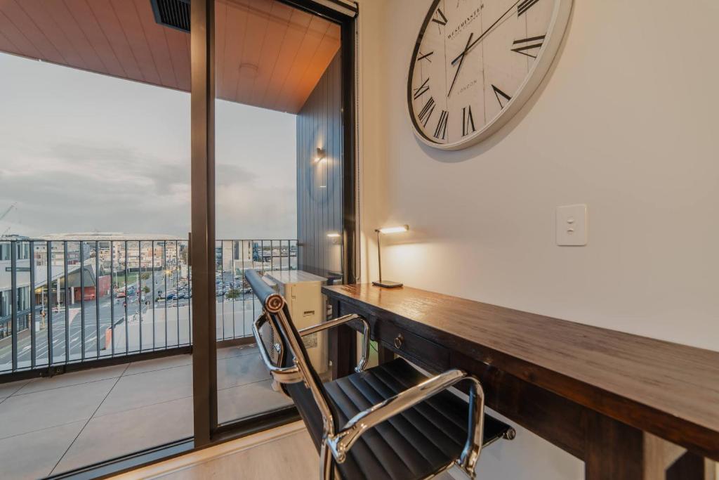 Central 1BR Apt - Balcony Kitchen & Bath - Resim 26