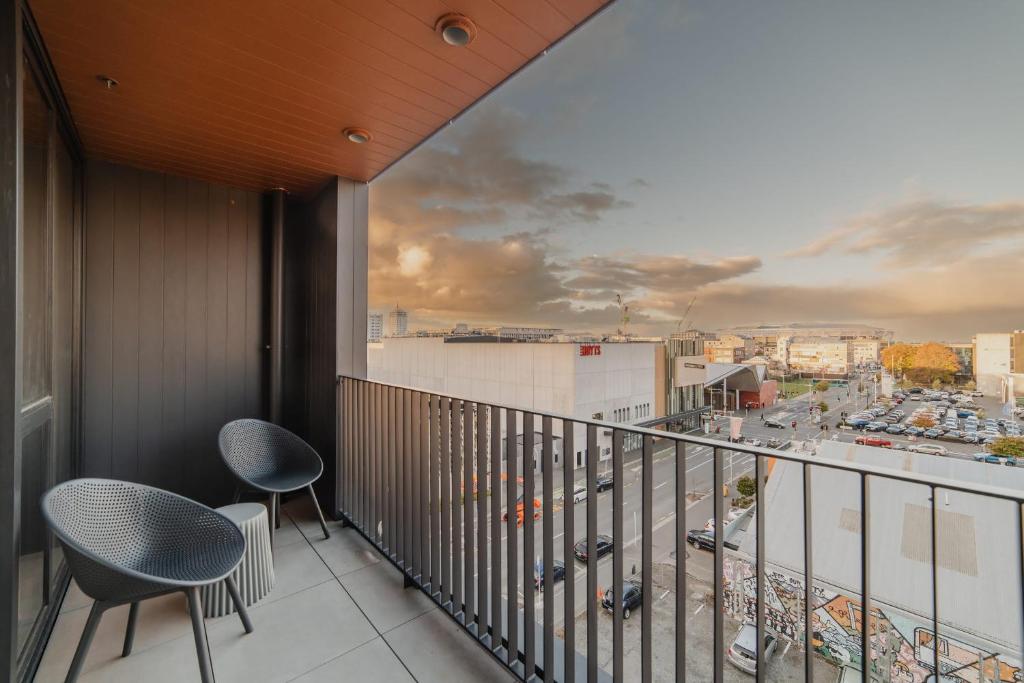 Central 1BR Apt - Balcony Kitchen & Bath - Resim 27