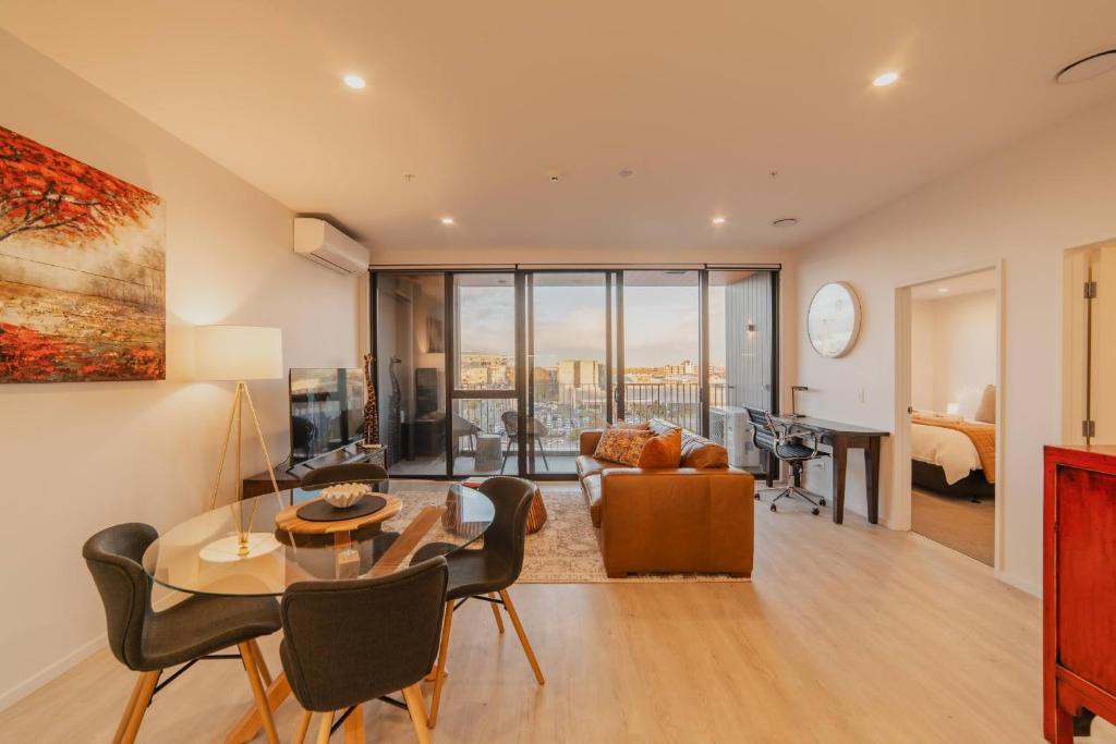 Central 1BR Apt - Balcony Kitchen & Bath - Resim 31