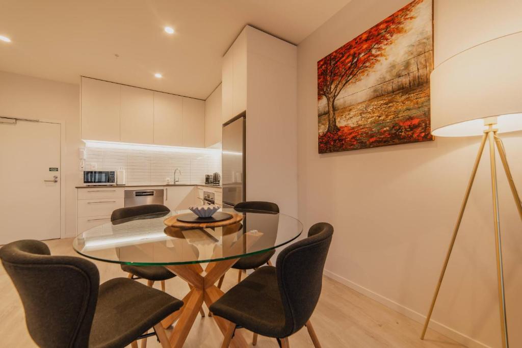 Central 1BR Apt - Balcony Kitchen & Bath - Resim 33