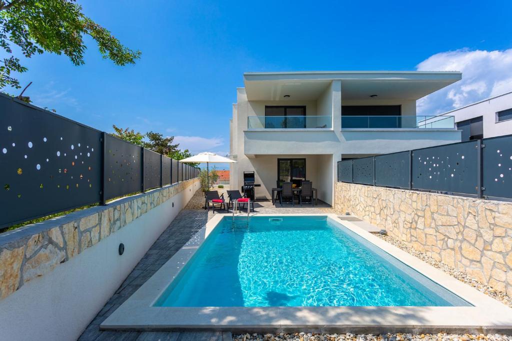 Villa Larus on Island Krk for 6 people with sea view & only 500 m from the sea
