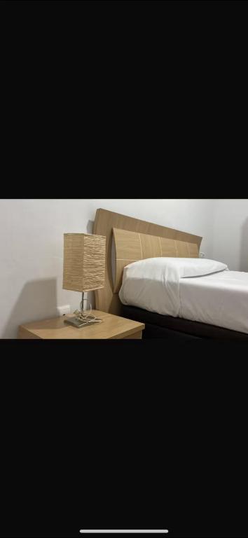 A bed or beds in a room at PLENO CENTRO DE SEVILLA- JUNTO IGLESIA MONTESIÓN