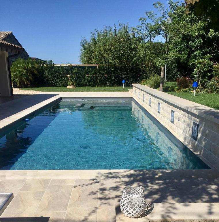 Basen w obiekcie Villa Scarlet con piscina privata lub w pobliżu