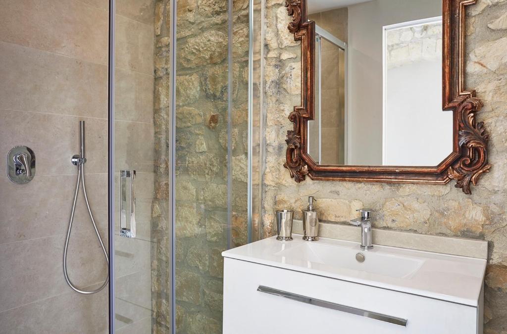 Łazienka w obiekcie Villa Scarlet con piscina privata