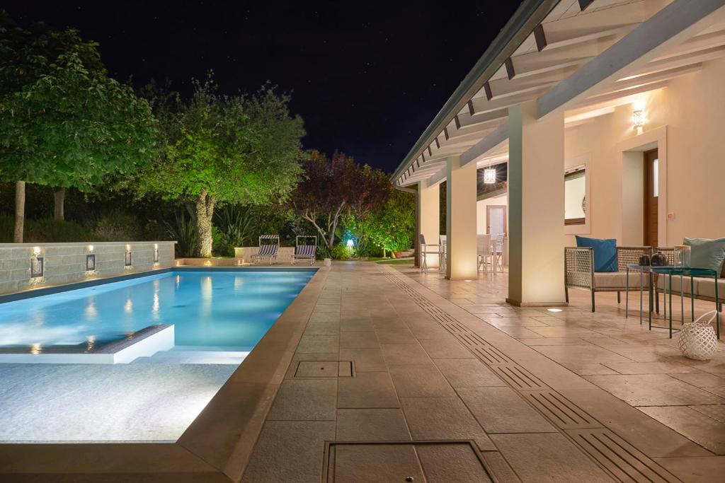 Basen w obiekcie Villa Scarlet con piscina privata lub w pobliżu