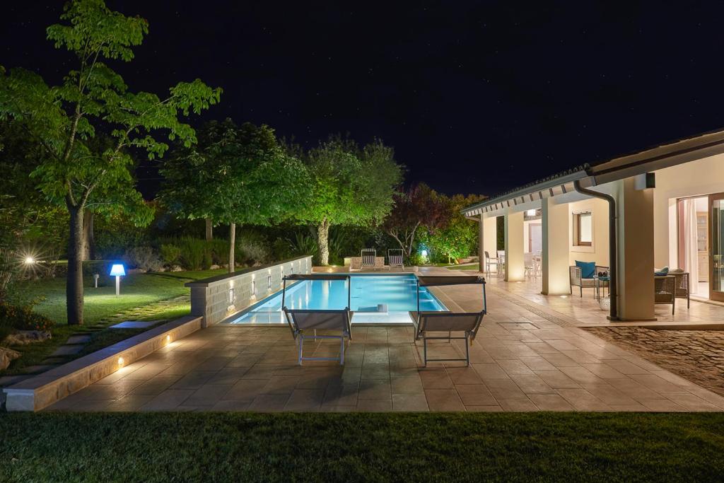Basen w obiekcie Villa Scarlet con piscina privata lub w pobliżu