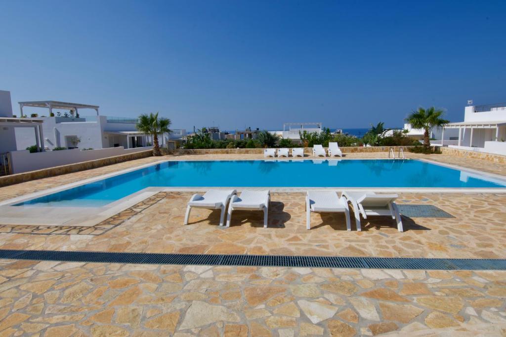 Bazén v ubytování Sea View Villa Emmanouella nebo v jeho okolí