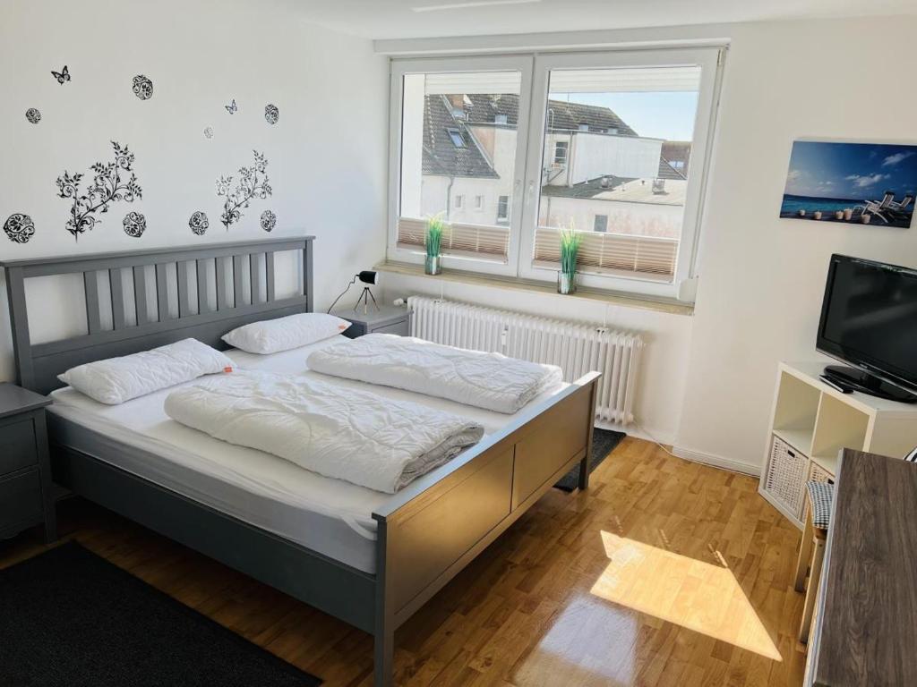 a bedroom with a bed and a television in it at Hansastr. 1 W12 in Scharbeutz