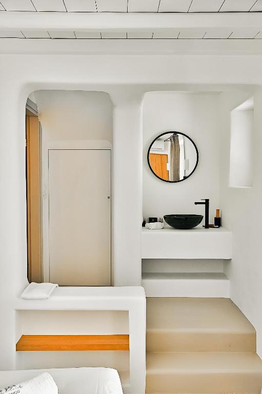 Postel nebo postele na pokoji v ubytování HOTIDAY Room Collection - Mykonos Fanari