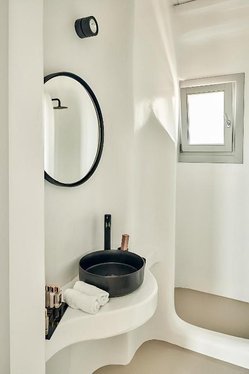 Koupelna v ubytování HOTIDAY Room Collection - Mykonos Fanari
