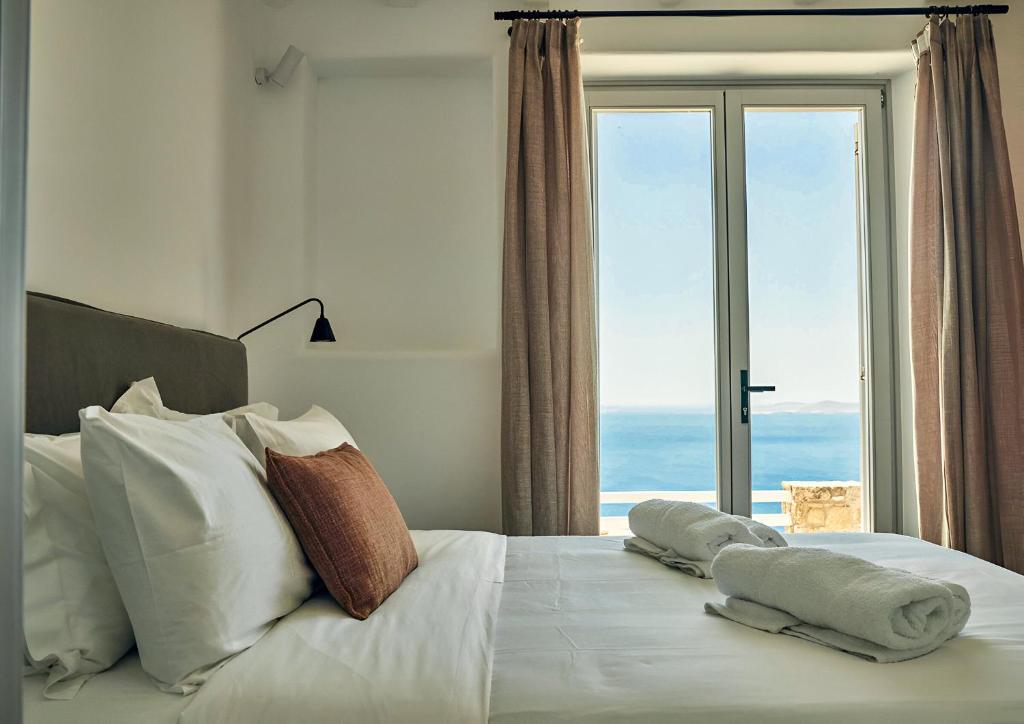 Postel nebo postele na pokoji v ubytování HOTIDAY Room Collection - Mykonos Fanari
