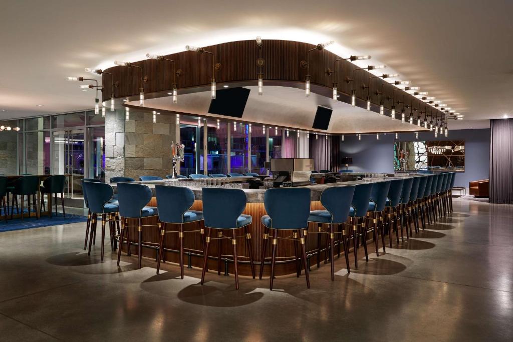 Mountain Shadows Resort Scottsdaleにあるラウンジまたはバー
