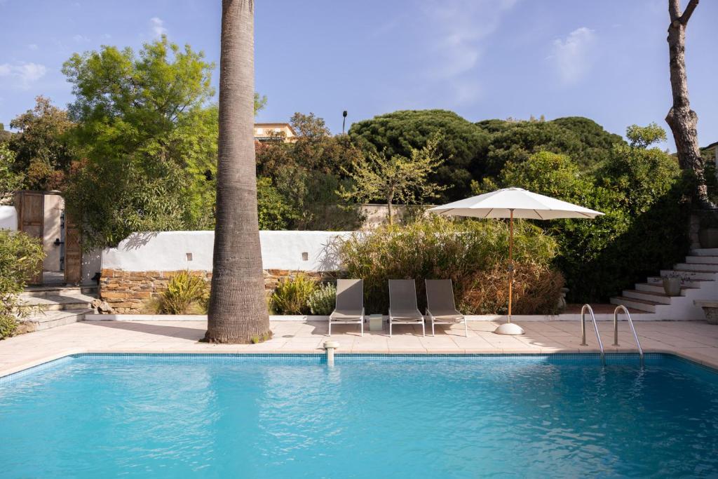 Πισίνα στο ή κοντά στο Domaine l'Oiseau Bleu, 800 m from the Beach in Sainte-Maxime
