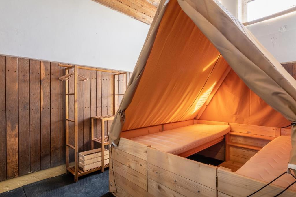 Fotografie z fotogalerie ubytování Farma Slunečný Dvůr apartmány a family stany střecha pod střechou v Heřmanově Městci