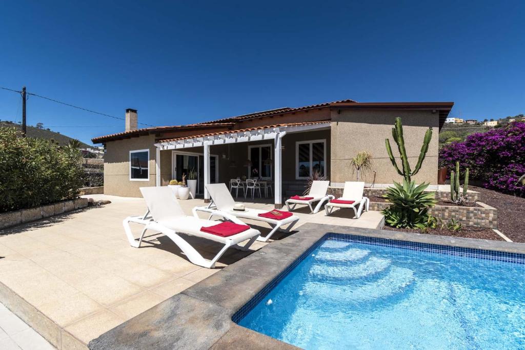 The swimming pool at or close to Casa Las Palmeras