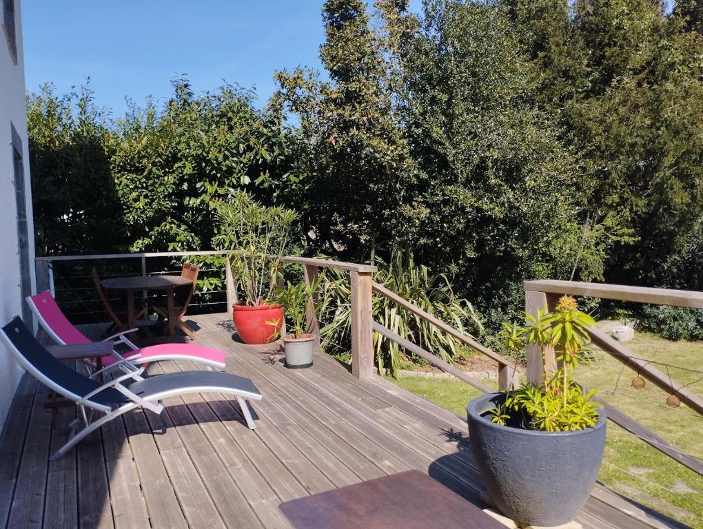 Vonkajšia záhrada v ubytovaní Maison de Kerangall Brest appartement jardin et parking