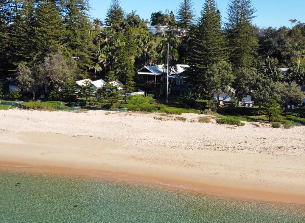 an aerial view of a beach with a house at Kims Beachside Retreat in The Entrance