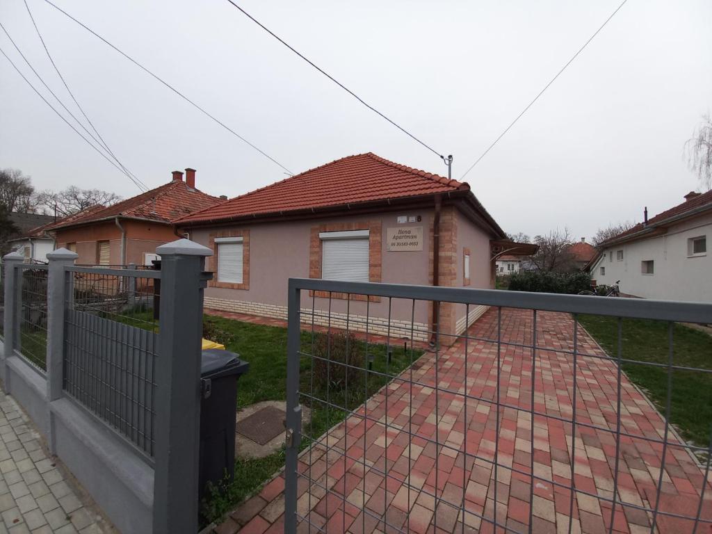 Budynek, w którym mieści się apartament