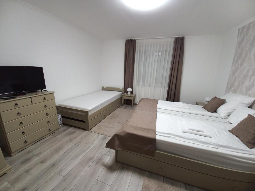 Łóżko lub łóżka w pokoju w obiekcie Ilona Apartman