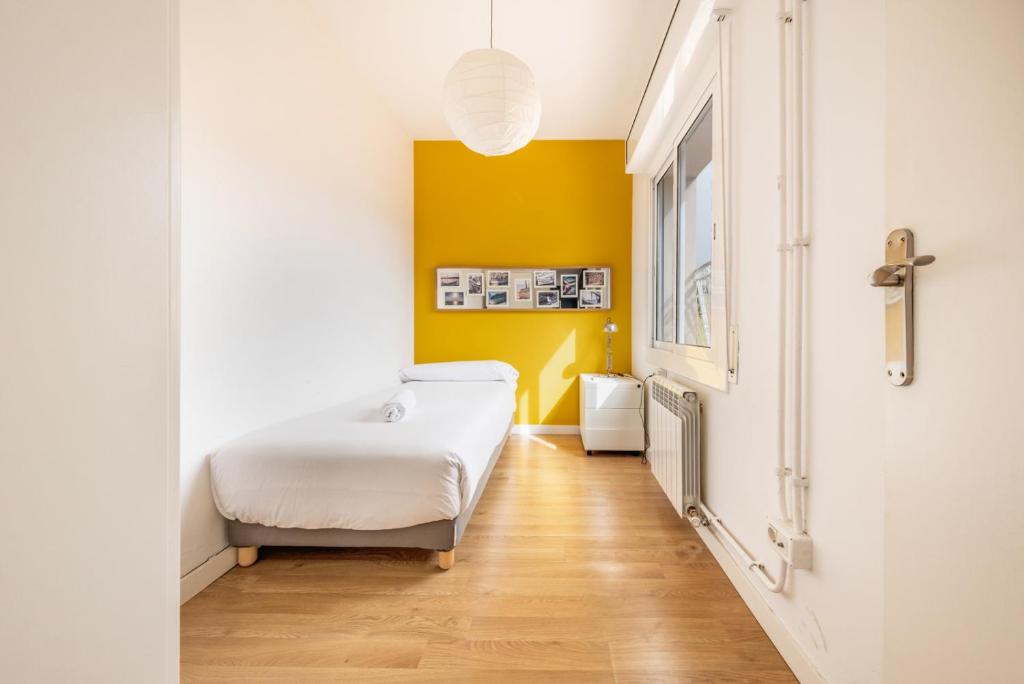 Postel nebo postele na pokoji v ubytování AinB Barcelona Sants Apartments